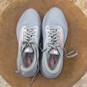 Brooks Women's Gray and Pink  Adrenaline GTS 24 running shoe- Narrow width!
